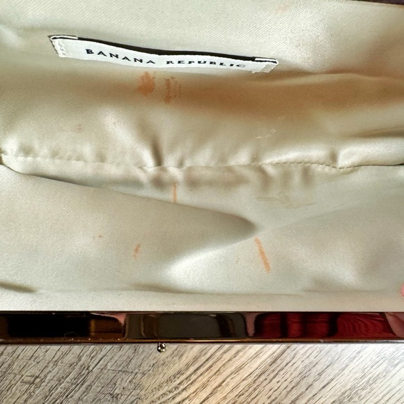 Vintage BANANA REPUBLIC Clutch Black and Gold Leather  Metallic Kiss Lock Purse - Picture 5 of 8